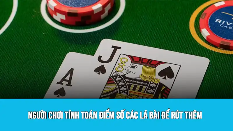 Người chơi tính toán điểm số các lá bài để rút thêm